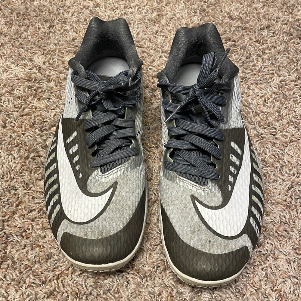Nike hyper live basketball shoe